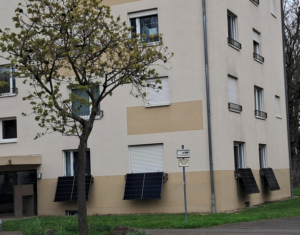 auch vor Fenstern haben Solarmodule Platz